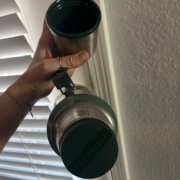 Stanley Heritage Classic Bottle in Dark Green - Picture 5 of 6